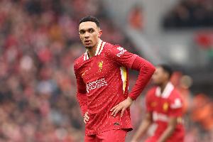 镜报：利物浦去年10月就开始和阿诺德谈续约，但他还是想去皇马